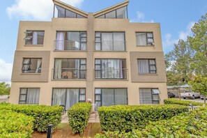 Exterior - Retro Pop FREE Parking Fast WiFi Pool (Sandton)