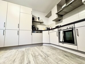 ميكروويف، فرن، موقد طهي مسطح، غسالة أطباق