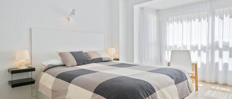 1 chambre, fer et planche à repasser, Wi-Fi, draps fournis