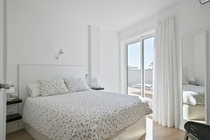 Een strijkplank/strijkijzer, wifi, beddengoed