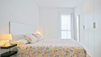 2 habitaciones, tabla de planchar con plancha, wifi y ropa de cama