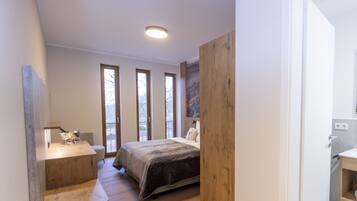 In-room safe, desk, iron/ironing board, free WiFi