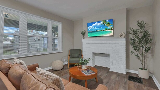 Living area - The Welch Wonderland (Columbus)