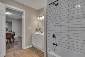 Shower, hair dryer, towels, shampoo - The Welch Wonderland (Columbus)