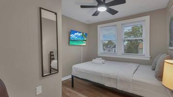 Bureau, fer et planche à repasser, Wi-Fi, draps fournis