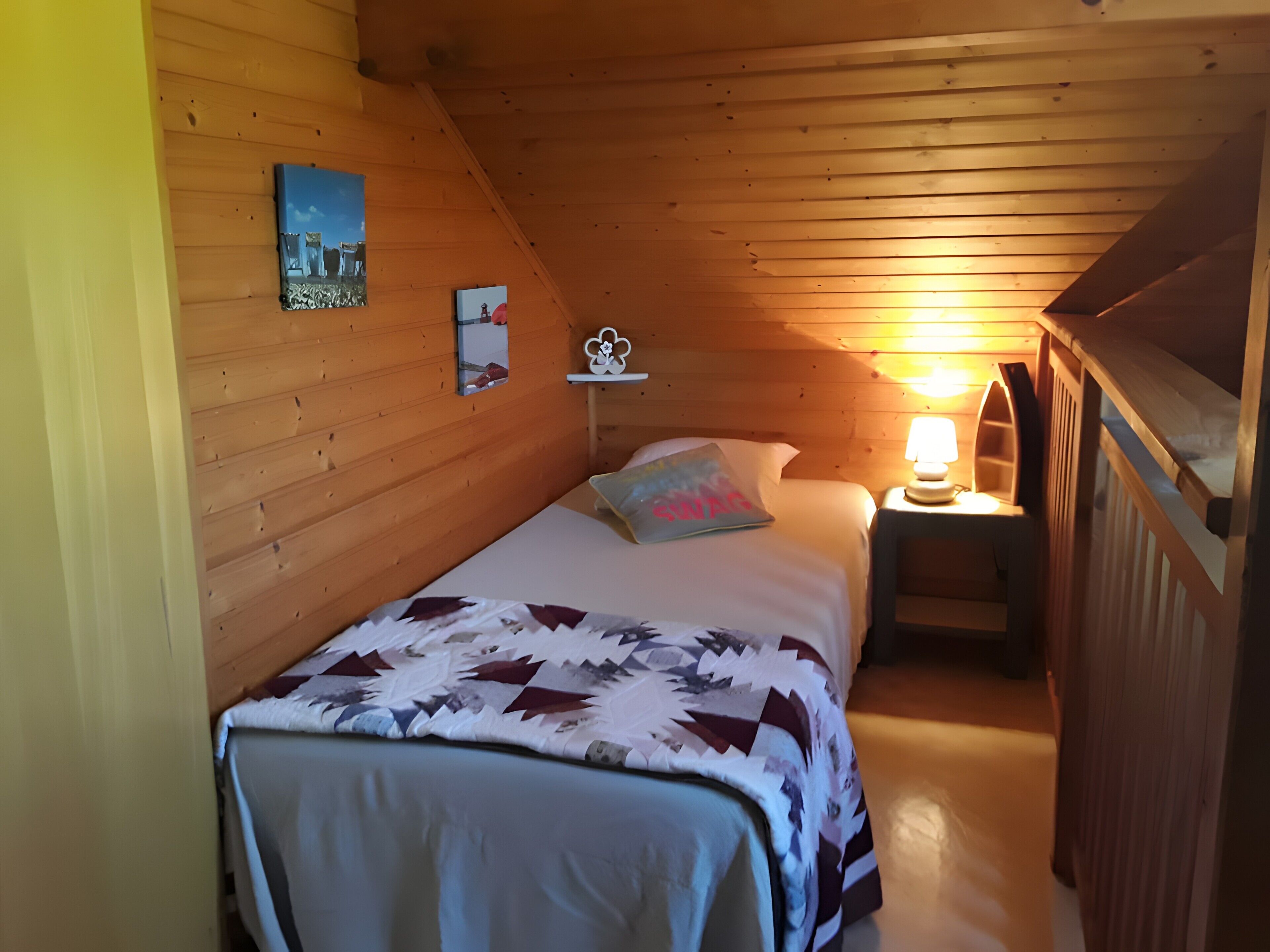 2 habitaciones y tabla de planchar con plancha 