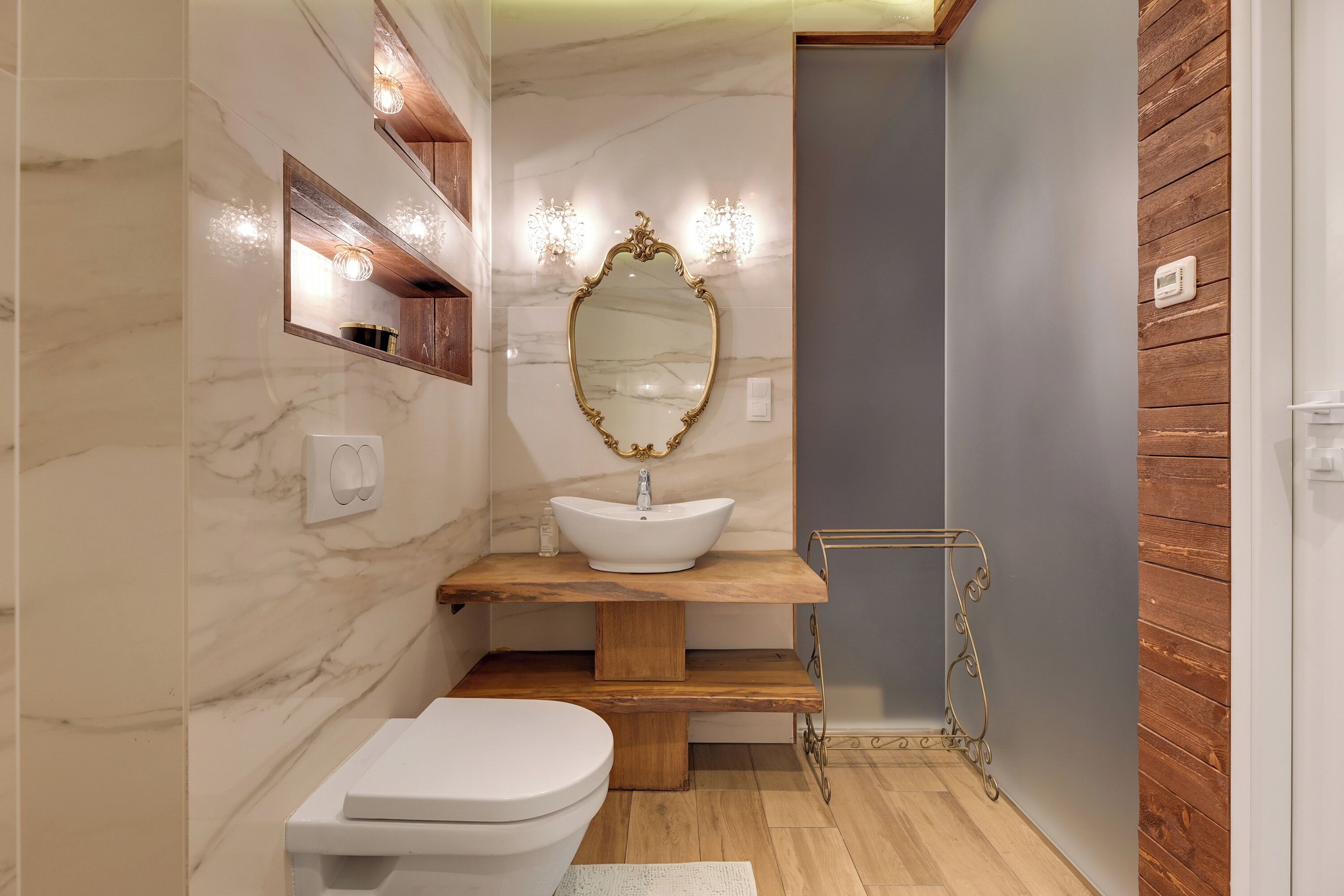 Apartment | Bathroom | Towels, soap, shampoo, toilet paper