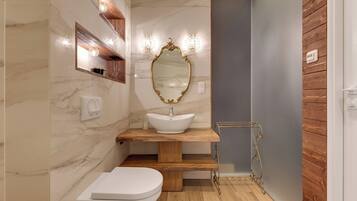 Apartment | Bathroom | Towels, soap, shampoo, toilet paper