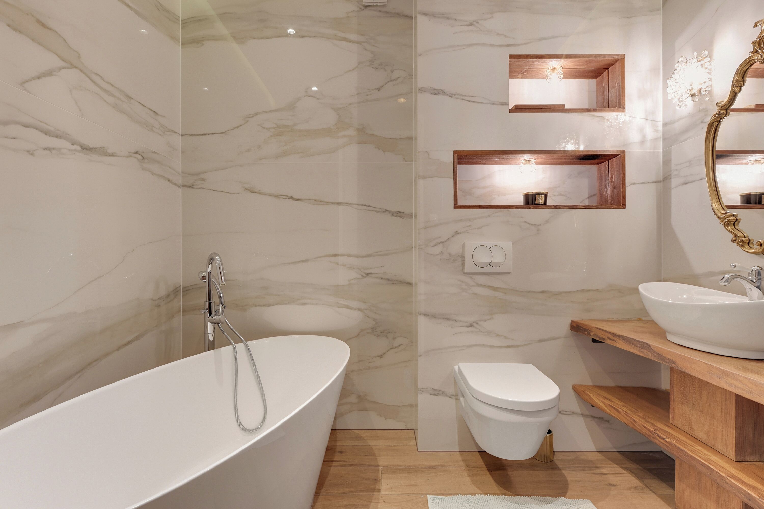 Apartment | Bathroom | Towels, soap, shampoo, toilet paper