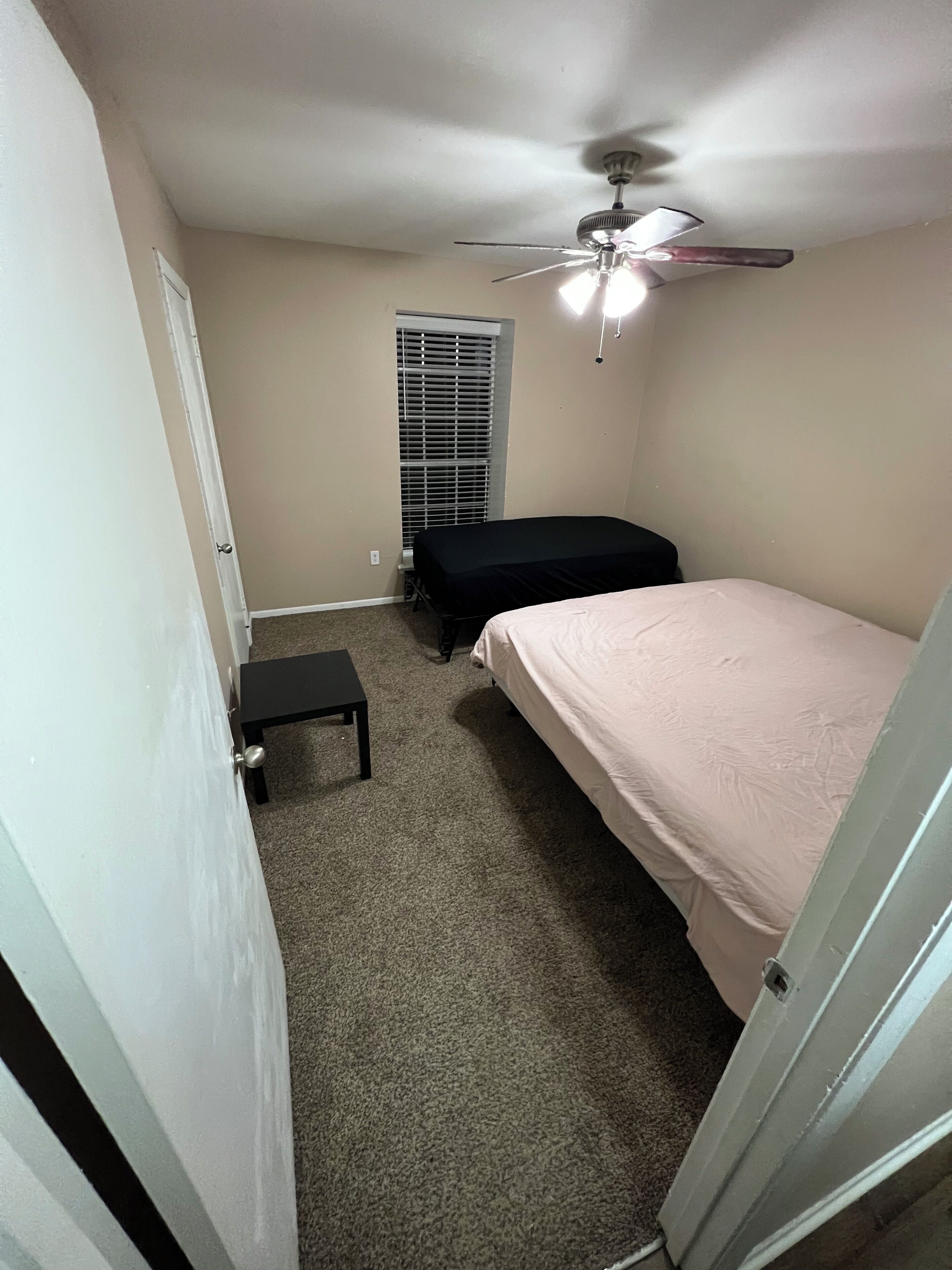 2 多间卧室、免费 WiFi、床单