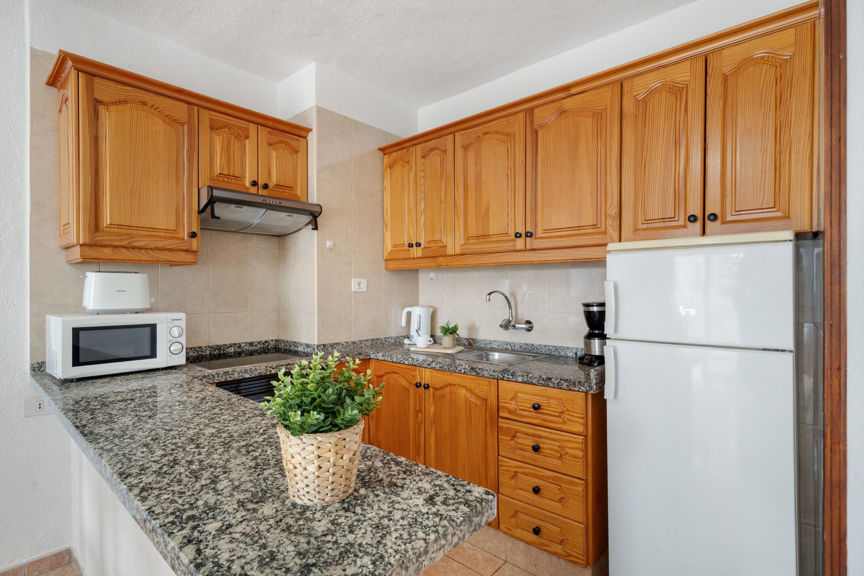 Refrigerador, microondas, horno, placa de cocina