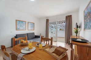 Dining - Sun and Calm Las Floritas with Shared Pool, Private Terrace and Wi-Fi (Playa de las Américas)
