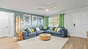 Télévision, baby-foot, espaces bureaux