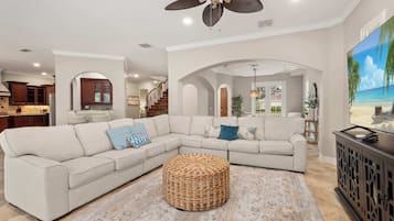 Una televisión, una oficina