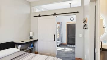 1 bedroom, desk, iron/ironing board, WiFi