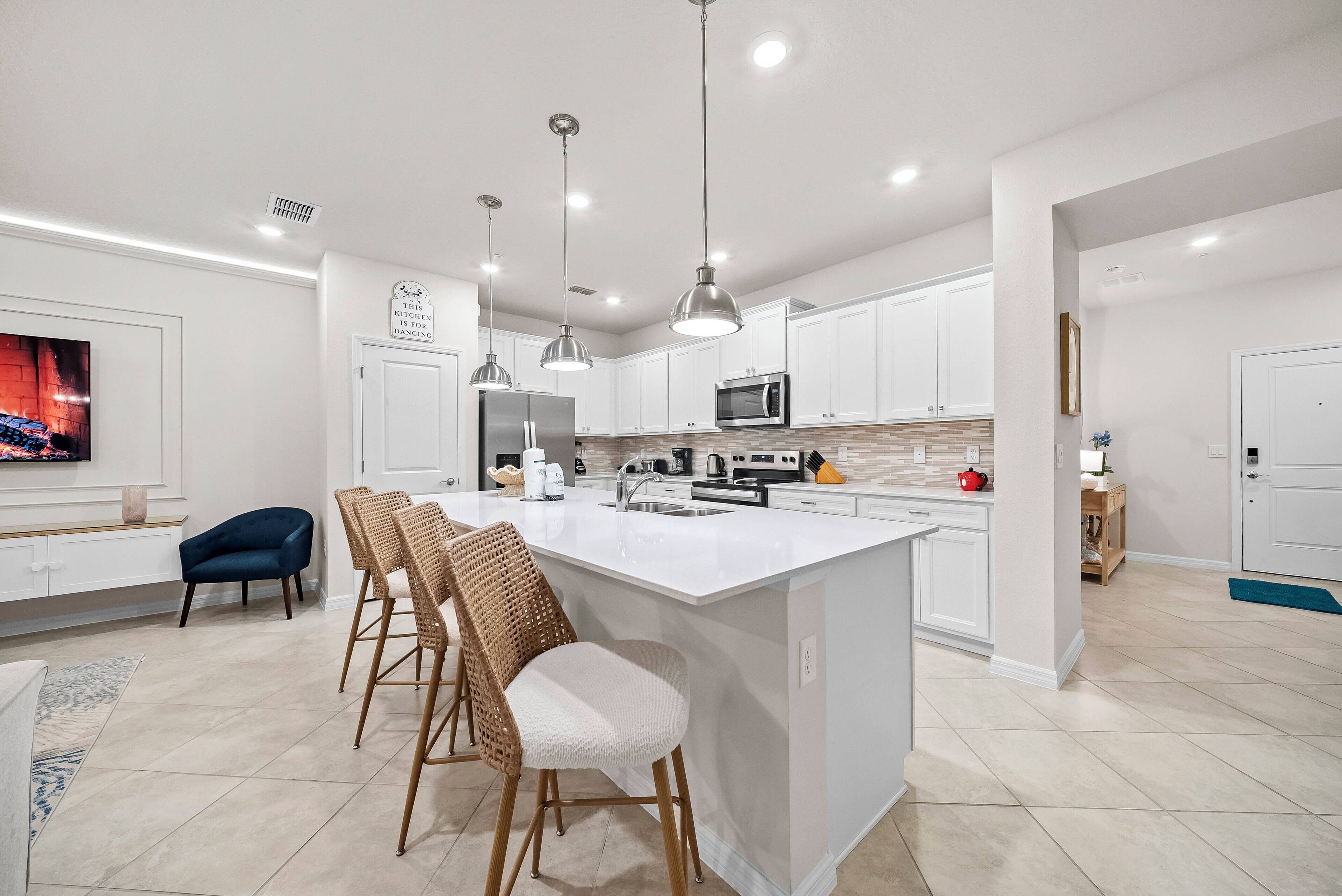 Kylskåp, mikrovågsugn, ugn och spishäll