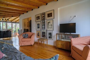 Living area - Rustic - Private Rooftop Garden & City View Athens (Egaleo)