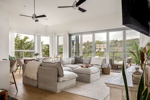 Smart TV, DVD player, video library - Modern Hill Country Home ~ Sunset Views and BBQ (Austin)