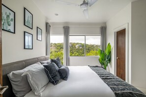 Desk, iron/ironing board, travel cot, free WiFi - Modern Hill Country Home ~ Sunset Views and BBQ (Austin)