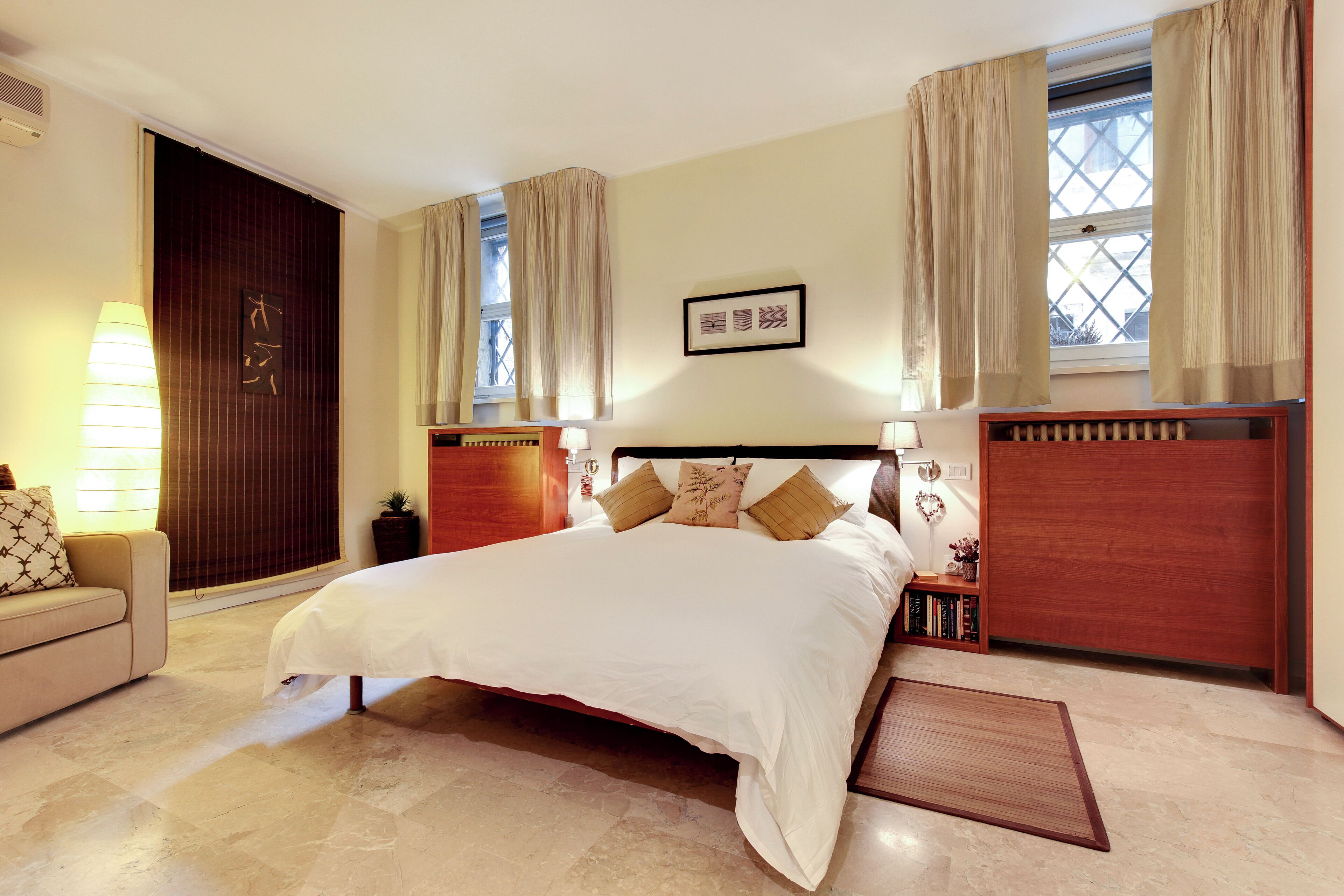 Een strijkplank/strijkijzer, gratis wifi, beddengoed