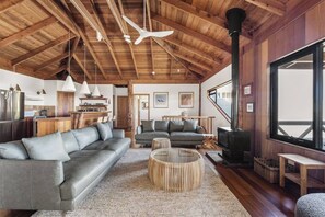 Chimenea y tenis de mesa 