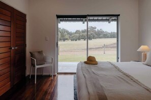 8 bedrooms, iron/ironing board, WiFi, bed sheets