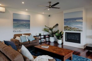 Fireplace - Bailey Nature Escape Margaret River Lakeside (Rosa Brook)