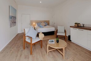 8 habitaciones, tabla de planchar con plancha, wifi y ropa de cama