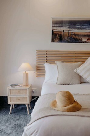 8 bedrooms, iron/ironing board, WiFi, bed sheets - Bailey Estate—Margaret River Lakeside Stay (Rosa Brook)