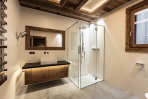 Shower, towels, toilet paper - Chalet Orrana in the heart of Courchevel Village (Courchevel)