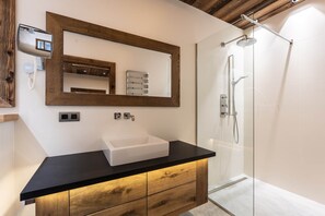 Shower, towels, toilet paper - Chalet Orrana in the heart of Courchevel Village (Courchevel)