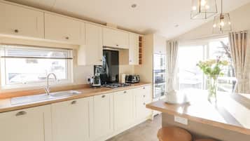 Dishwasher, cookware/dishes/utensils