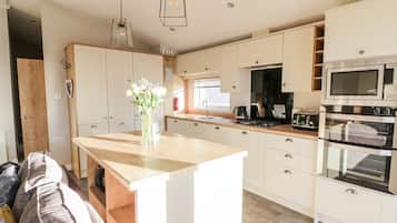 Cookware/dishes/utensils