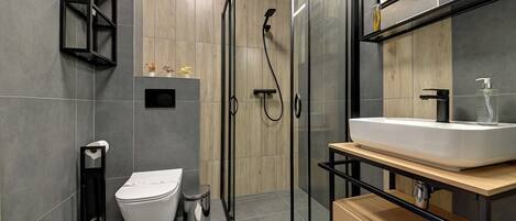 Comfort Studio | Bathroom | Shower, towels, soap, shampoo