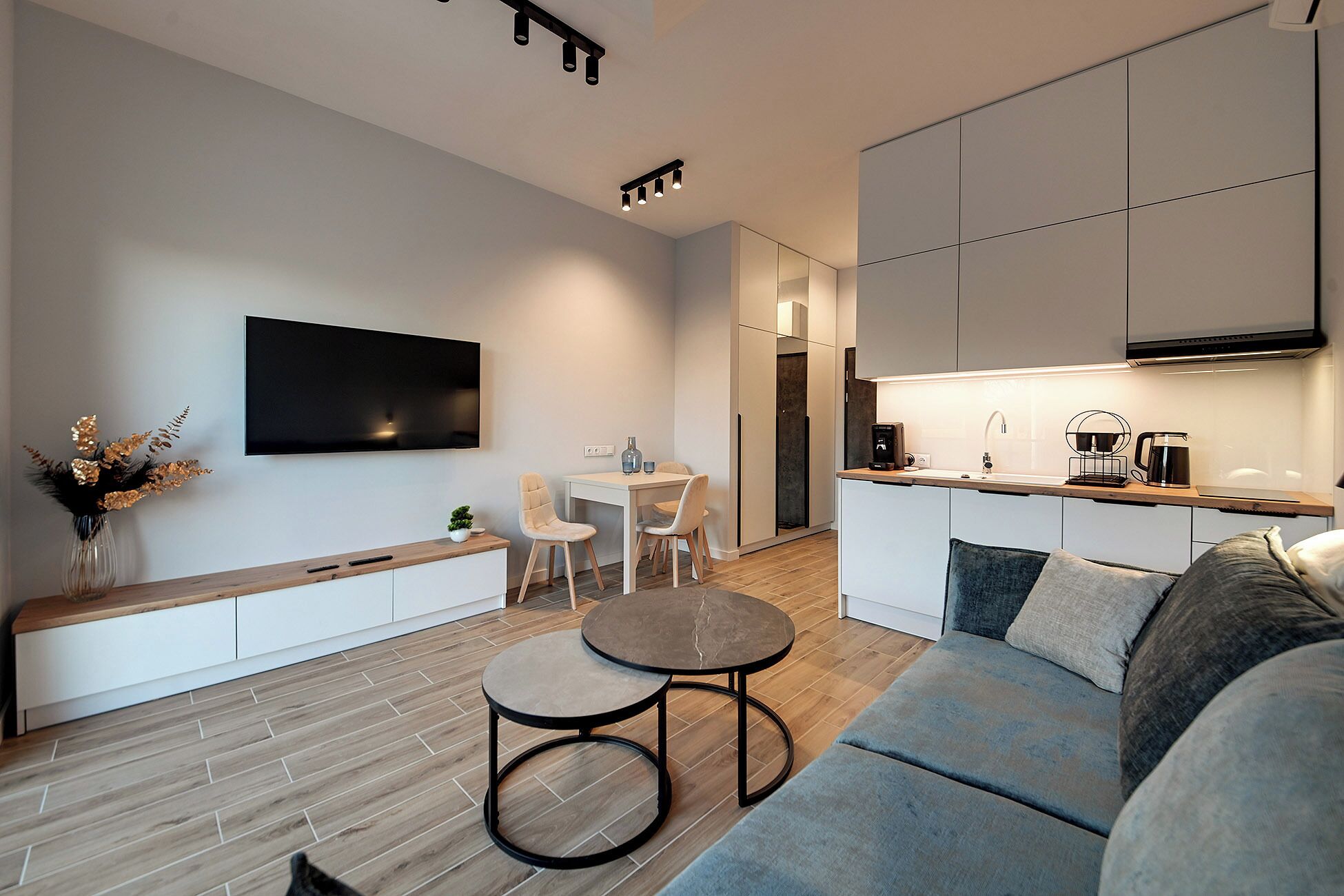 Estudio | Tabla de planchar con plancha y wifi gratis