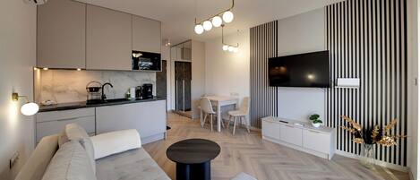 Studio, balkong, fjellutsikt | Strykejern/-brett og wi-fi (inkludert)