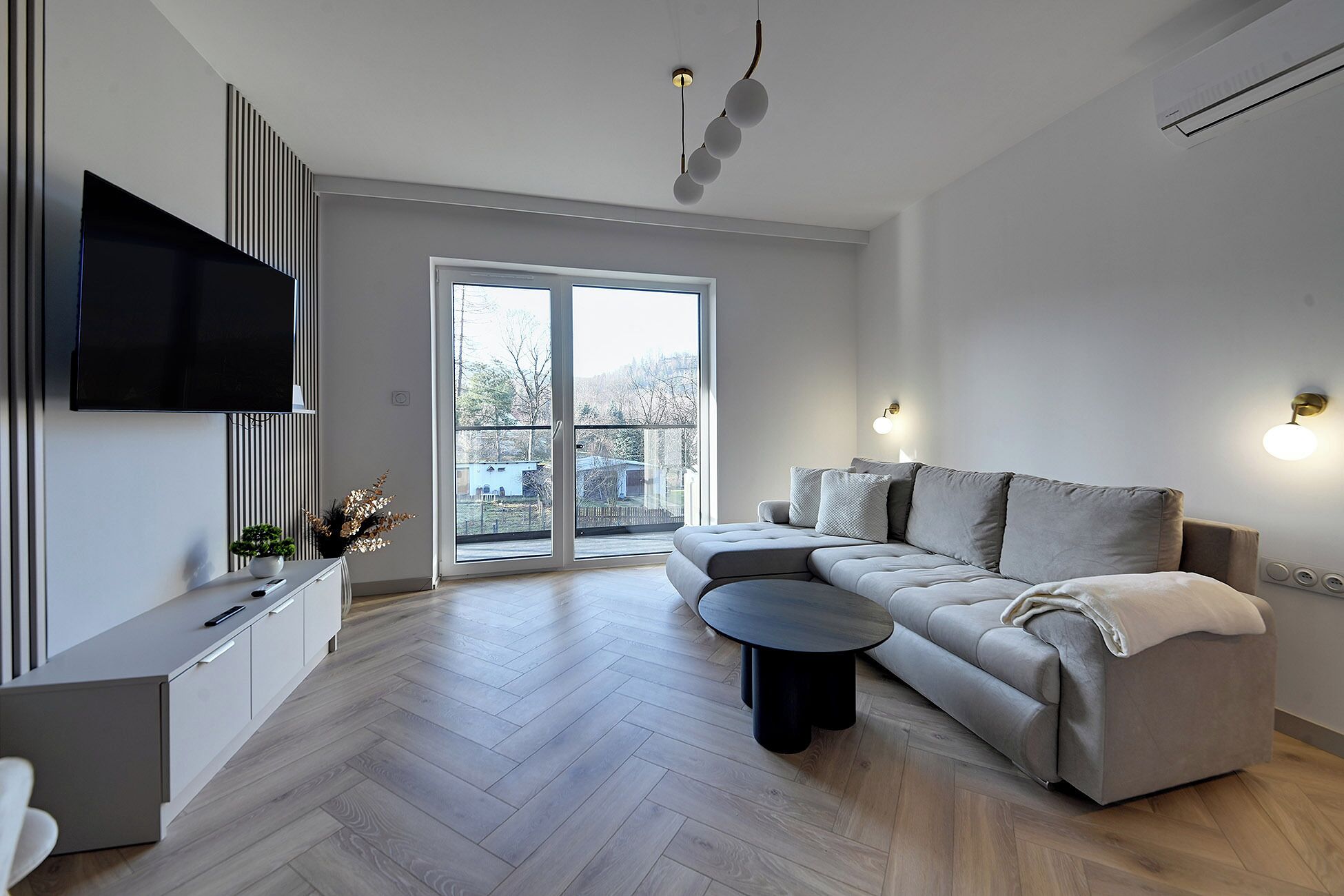 Studio, Balcony, Mountain View