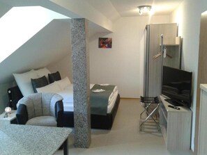 In-room safe, blackout drapes, soundproofing, free WiFi - DZT-Schwarzwaldhotel Garni (Unterkirnach)