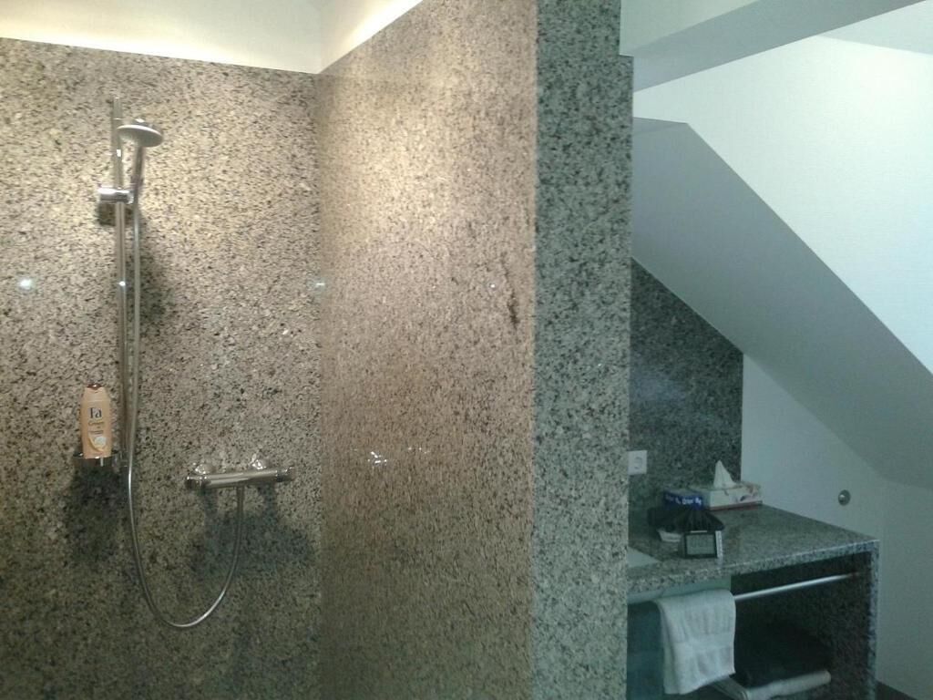 Shower, free toiletries, hair dryer, bathrobes