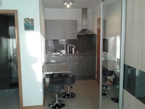 Minibar, värdeförvaringsskåp på rummet och individuell inredning