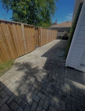 المنطقة المحيطة بالمنشأة