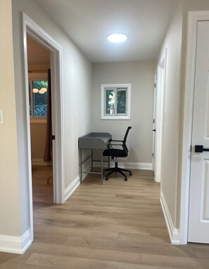 Interior - 1 Bed, 1 Bath Private Bungalow in downtown Thorold (Thorold)