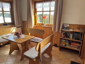 Dining - Cozy vacation apartment on a resettlement farm (Bad Wildungen)