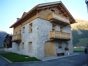 Exterior - Apartment '1' with Mountain View, Shared Garden and Wi-Fi (Livigno)