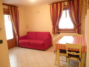 Living area - Apartment '2' with Mountain View, Shared Garden and Wi-Fi (Livigno)