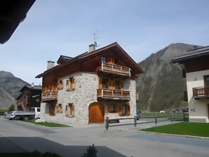 Exterior - Apartment '2' with Mountain View, Shared Garden and Wi-Fi (Livigno)