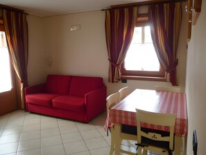 Living area - Apartment '2' with Mountain View, Shared Garden and Wi-Fi (Livigno)
