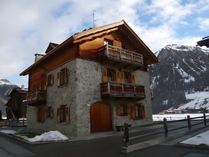 Exterior - Apartment '2' with Mountain View, Shared Garden and Wi-Fi (Livigno)