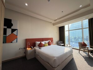 Minibar, desk, laptop workspace, blackout curtains - Sunday Hotel Al Olaya Formerly Novotel Suites Riyadh Centre (Riyadh)