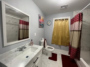 Comfort Room | Bathroom - Flight Bunks (Newark)